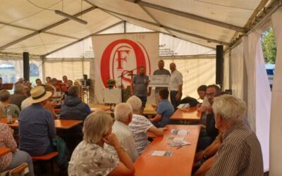 Scheckübergabe beim Sportfest für Oberspeltach